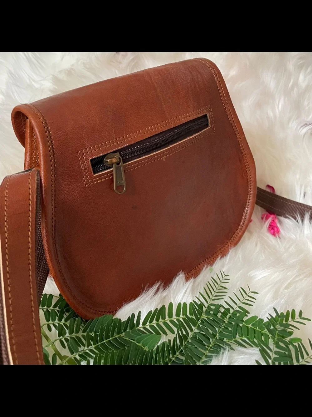 Classic Brown Leather Crossbody Bag - Timeless Saddle Style - Picture 2 of 3